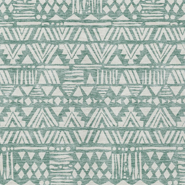 Homeroots 3' Black And Ivory Southwestern Washable Area Rug - Stylish Indoor/Outdoor Design For Any Space 8' X 10' Polyester 594187