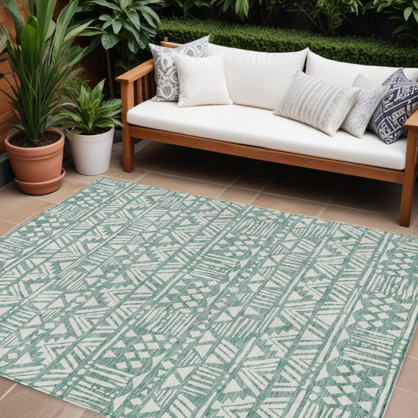 Homeroots 3' Black And Ivory Southwestern Washable Area Rug - Stylish Indoor/Outdoor Design For Any Space 9' X 12' Polyester 594188