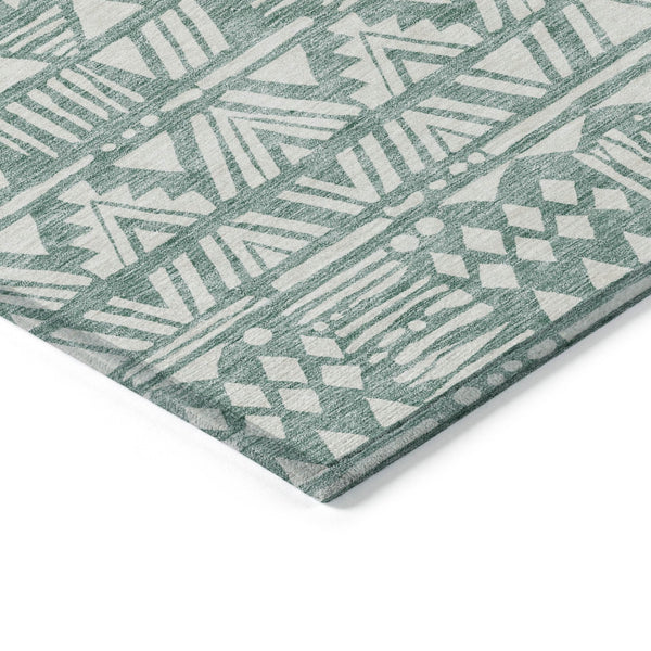 Homeroots 3' Black And Ivory Southwestern Washable Area Rug - Stylish Indoor/Outdoor Design For Any Space 9' X 12' Polyester 594188