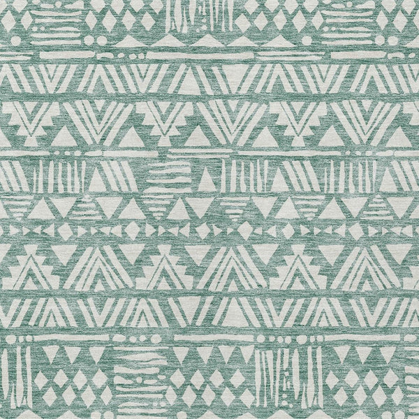 Homeroots 3' Black And Ivory Southwestern Washable Area Rug - Stylish Indoor/Outdoor Design For Any Space 10' X 14' Polyester 594189