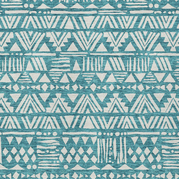 Homeroots 3' Black And Ivory Southwestern Washable Area Rug - Stylish Indoor/Outdoor Design For Any Space 3' X 5' Polyester 594190