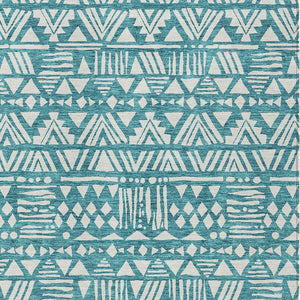 Homeroots 3' Black And Ivory Southwestern Washable Area Rug - Stylish Indoor/Outdoor Design For Any Space 5' X 8' Polyester 594191