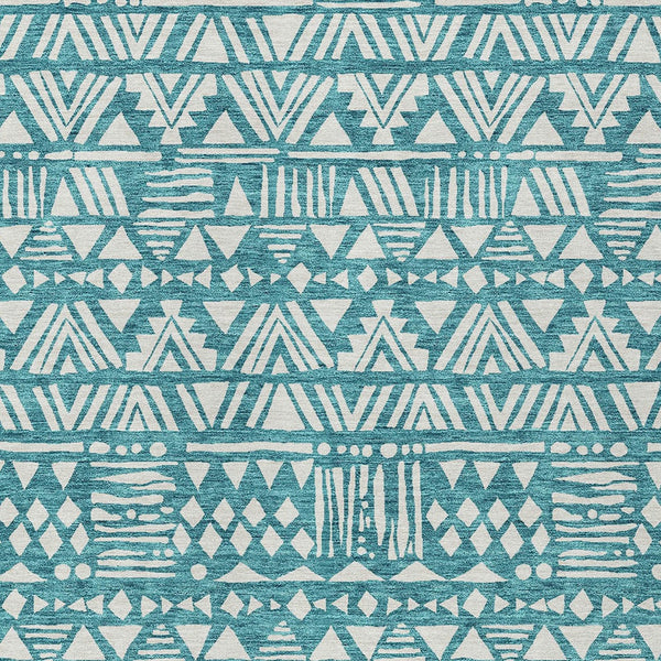 Homeroots 3' Black And Ivory Southwestern Washable Area Rug - Stylish Indoor/Outdoor Design For Any Space 8' X 10' Polyester 594193