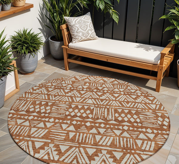 Homeroots 3' Black And Ivory Southwestern Washable Area Rug - Stylish Indoor/Outdoor Design For Any Space 8' Round Polyester 594198