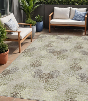 Homeroots 3' Beige Green And Ivory Polka Dot Washable Area Rug - Perfect For Indoor Or Outdoor Spaces! 5' X 8' Polyester 594209