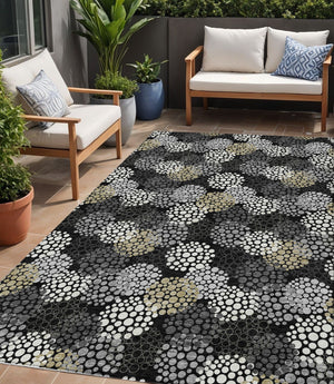Homeroots 3' Beige Green And Ivory Polka Dot Washable Area Rug - Perfect For Indoor Or Outdoor Spaces! 5' X 8' Polyester 594215