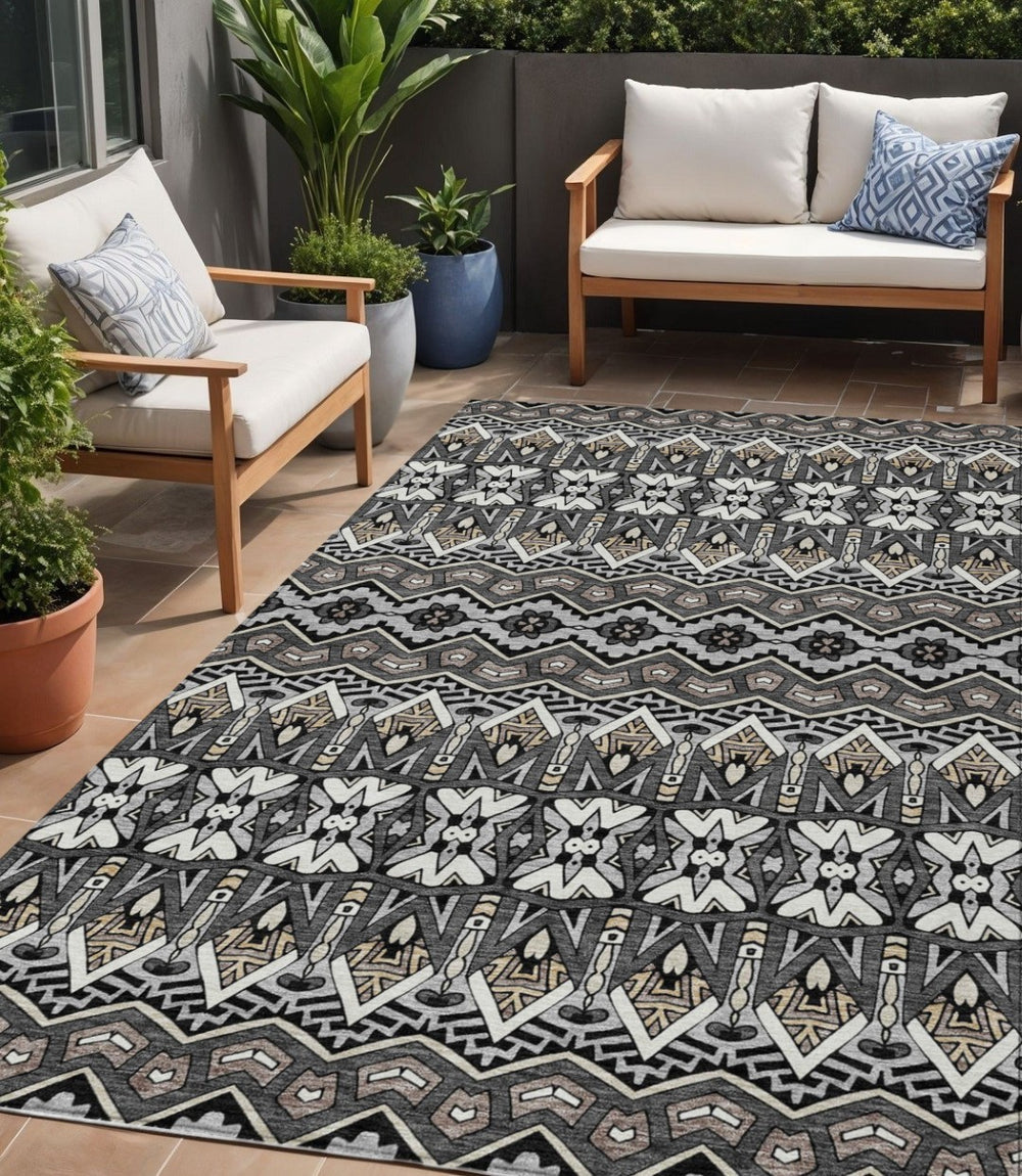 HomeRoots 5' Moroccan-Inspired Charcoal Brown and Ivory Area Rug for Indoor and Outdoor Spaces, Washable Design 5' X 8' 594311