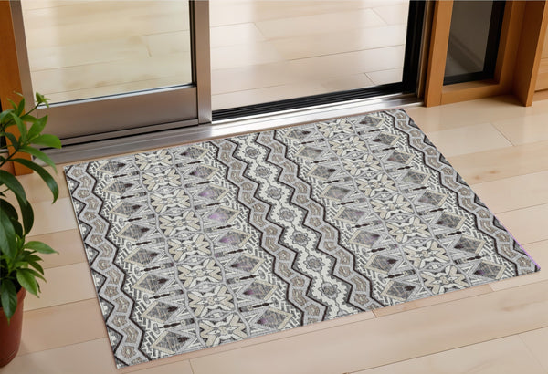 Homeroots 3' Stylish Moroccan Area Rug In Artichoke Green, Gray & Ivory - Washable For Indoor & Outdoor Use 3' X 5' Polyester 594328