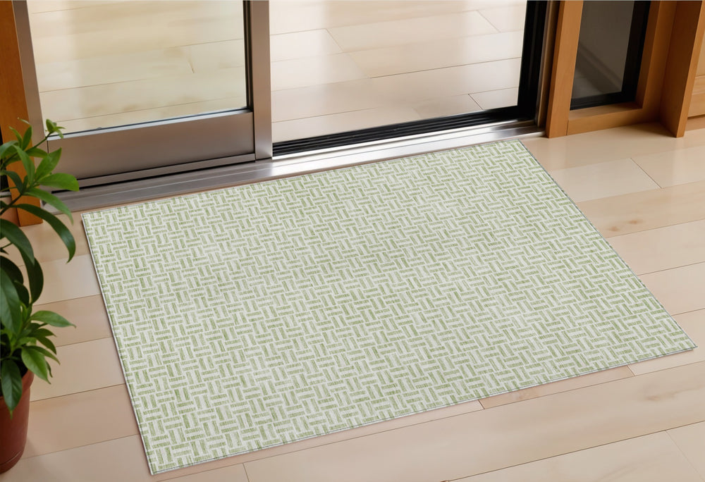 Homeroots 3' Stylish Artichoke Green And Gray Geometric Washable Rug For Indoor And Outdoor Spaces 3' X 5' Polyester 594437