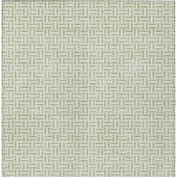Homeroots 3' Stylish Artichoke Green And Gray Geometric Washable Rug For Indoor And Outdoor Spaces 5' X 8' Polyester 594438