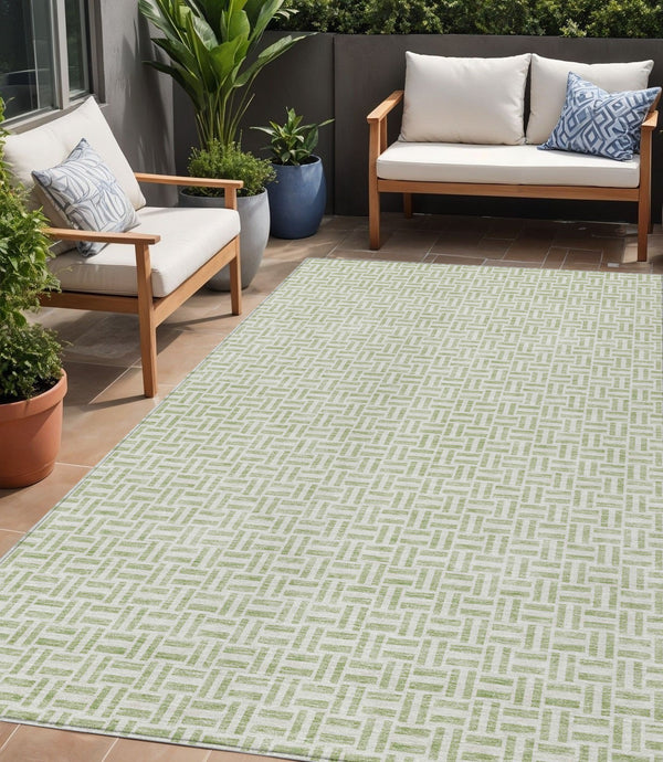 Homeroots 3' Stylish Artichoke Green And Gray Geometric Washable Rug For Indoor And Outdoor Spaces 5' X 8' Polyester 594438