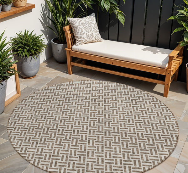 Homeroots 3' Stylish Artichoke Green And Gray Geometric Washable Rug For Indoor And Outdoor Spaces 8' Round Polyester 594457
