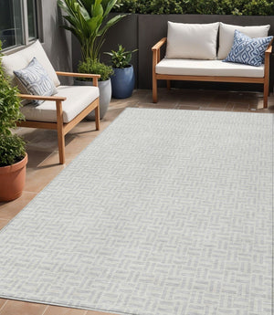 Homeroots 3' Stylish Artichoke Green And Gray Geometric Washable Rug For Indoor And Outdoor Spaces 5' X 8' Polyester 594504