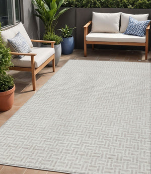 Homeroots 3' Stylish Artichoke Green And Gray Geometric Washable Rug For Indoor And Outdoor Spaces 5' X 8' Polyester 594516