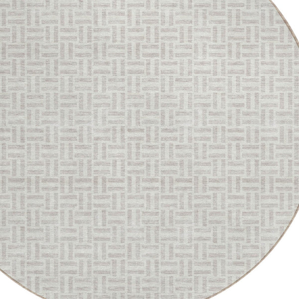 Homeroots 3' Stylish Artichoke Green And Gray Geometric Washable Rug For Indoor And Outdoor Spaces 8' Round Polyester 594517