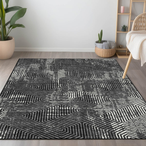 Homeroots 3' Black And Ivory Geometric Washable Area Rug - Perfect For Indoor Outdoor Spaces, Durable Design 5' X 8' Polyester 594522