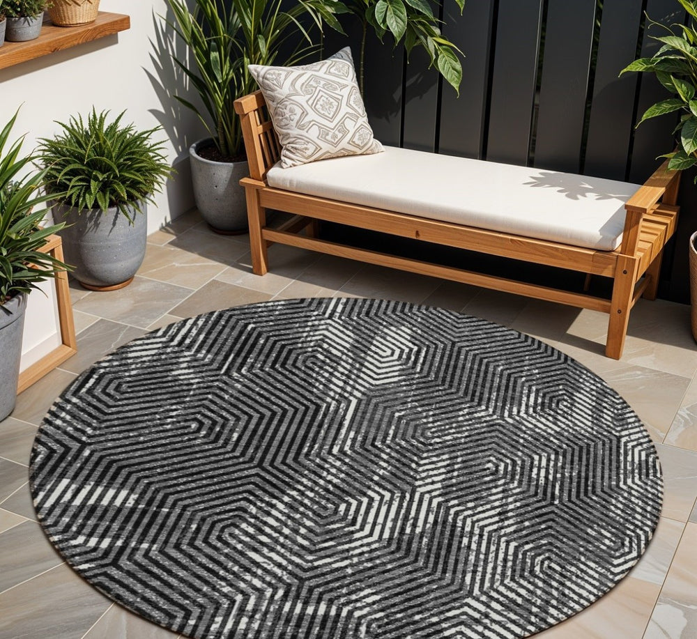 HomeRoots 8' Black and Ivory Geometric Area Rug - Durable, Washable, Perfect for Indoor and Outdoor Spaces! 8' Round 594523