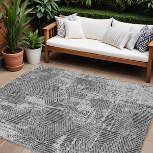 Homeroots 3' Black And Ivory Geometric Washable Area Rug - Perfect For Indoor Outdoor Spaces, Durable Design 8' X 10' Polyester 594554