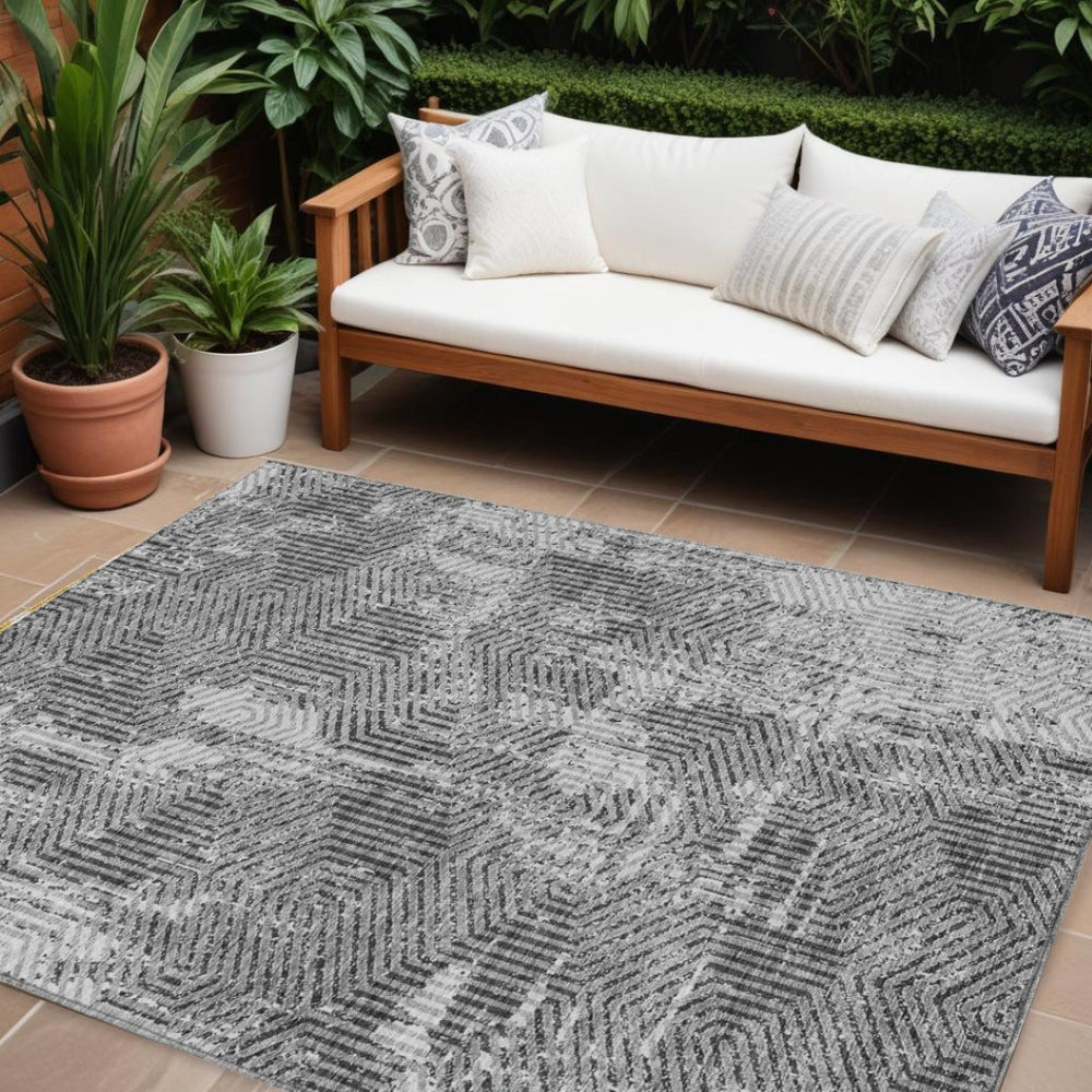 HomeRoots 9' x 12' Gray and Charcoal Geometric Indoor-Outdoor Area Rug - Stain-Resistant, Stylish & Easy Care 594555
