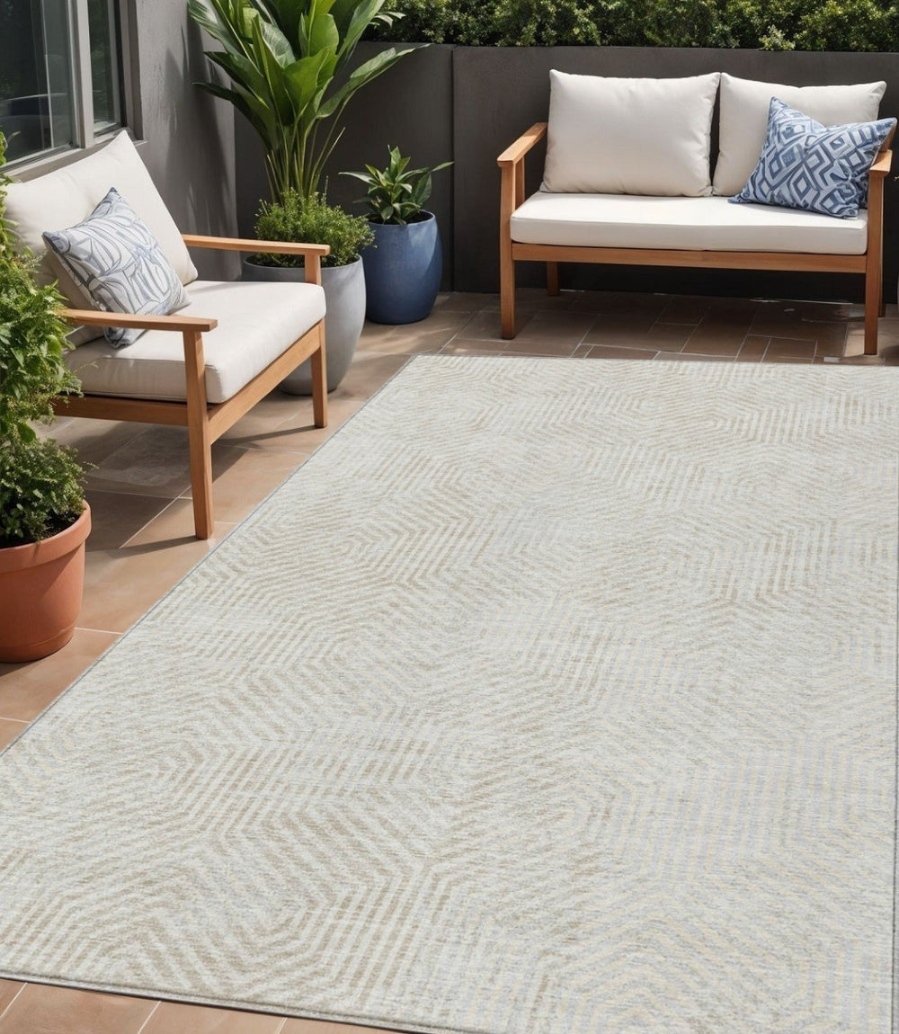 HomeRoots 5' Washable Ivory and Gray Geometric Area Rug for Indoor and Outdoor Spaces, Stylish and Durable 5' X 8' 594558