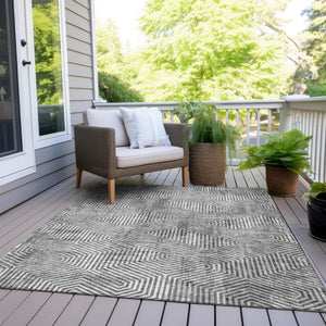 Homeroots 3' Black And Ivory Geometric Washable Area Rug - Perfect For Indoor Outdoor Spaces, Durable Design 3' X 5' Polyester 594581