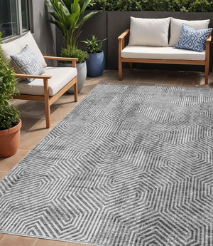 Homeroots 3' Black And Ivory Geometric Washable Area Rug - Perfect For Indoor Outdoor Spaces, Durable Design 5' X 8' Polyester 594582