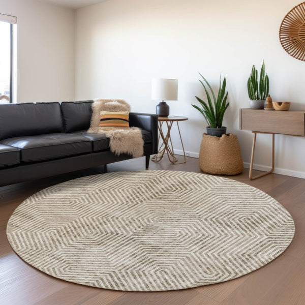Homeroots 3' Black And Ivory Geometric Washable Area Rug - Perfect For Indoor Outdoor Spaces, Durable Design 8' Round Polyester 594595