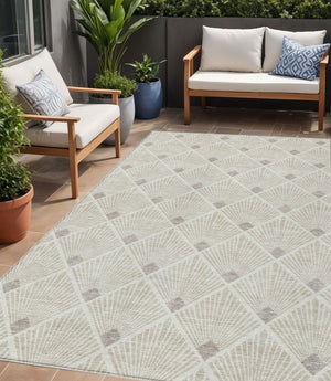 Homeroots 3' Beige And Ivory Geometric Washable Area Rug For Indoor And Outdoor Spaces - Durable Design 5' X 8' Polyester 594678