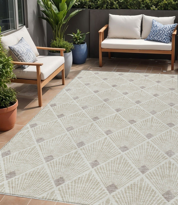 Homeroots 3' Beige And Ivory Geometric Washable Area Rug For Indoor And Outdoor Spaces - Durable Design 5' X 8' Polyester 594678