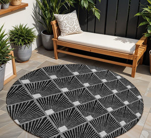 HomeRoots 5' Versatile Geometric Area Rug in Black, Gray & Ivory – Durable, Washable for Indoor/Outdoor Use 8' Round 594685