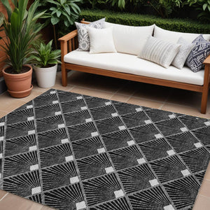 Homeroots 3' Beige And Ivory Geometric Washable Area Rug For Indoor And Outdoor Spaces - Durable Design 8' X 10' Polyester 594686