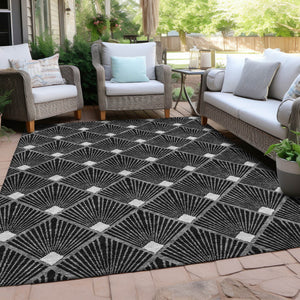 Homeroots 3' Beige And Ivory Geometric Washable Area Rug For Indoor And Outdoor Spaces - Durable Design 9' X 12' Polyester 594687