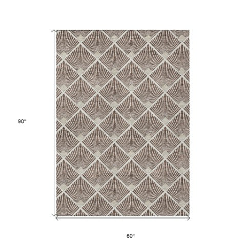 Homeroots 3' Beige And Ivory Geometric Washable Area Rug For Indoor And Outdoor Spaces - Durable Design 5' X 8' Polyester 594690