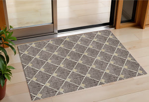 Homeroots 3' Beige And Ivory Geometric Washable Area Rug For Indoor And Outdoor Spaces - Durable Design 3' X 5' Polyester 594695