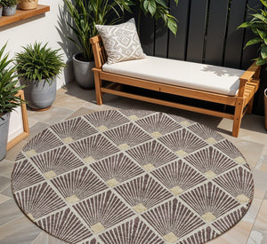 Homeroots 3' Beige And Ivory Geometric Washable Area Rug For Indoor And Outdoor Spaces - Durable Design 8' Round Polyester 594697