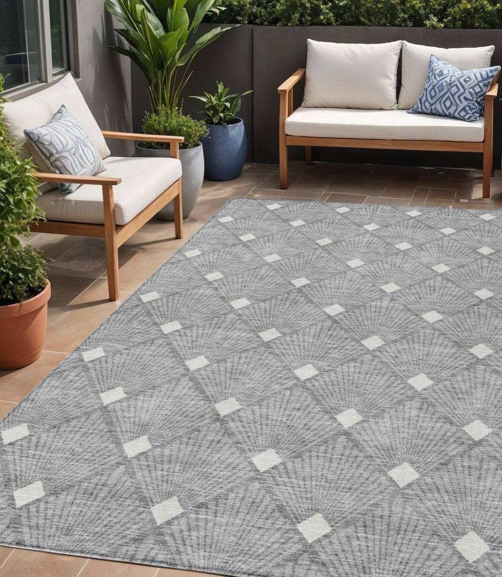 HomeRoots 5' Modern Gray and Ivory Geometric Area Rug – Durable, Washable, Indoor Outdoor Design for Any Space 5' X 8' 594708