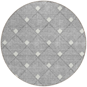 Homeroots 3' Beige And Ivory Geometric Washable Area Rug For Indoor And Outdoor Spaces - Durable Design 8' Round Polyester 594709