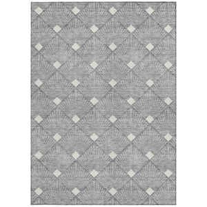 Homeroots 3' Beige And Ivory Geometric Washable Area Rug For Indoor And Outdoor Spaces - Durable Design 8' X 10' Polyester 594710