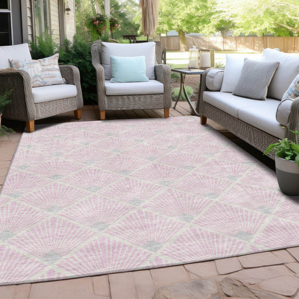 Homeroots 3' Beige And Ivory Geometric Washable Area Rug For Indoor And Outdoor Spaces - Durable Design 10' X 14' Polyester 594736