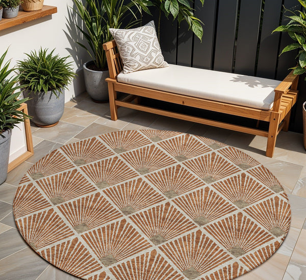 Homeroots 3' Beige And Ivory Geometric Washable Area Rug For Indoor And Outdoor Spaces - Durable Design 8' Round Polyester 594739
