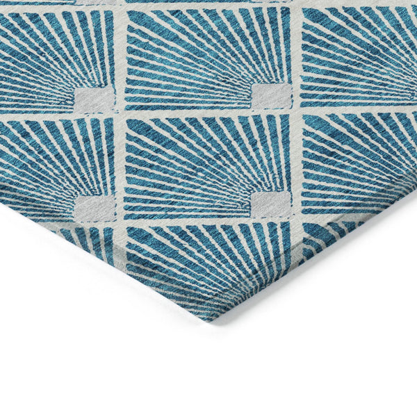 Homeroots 3' Beige And Ivory Geometric Washable Area Rug For Indoor And Outdoor Spaces - Durable Design 5' X 8' Polyester 594744