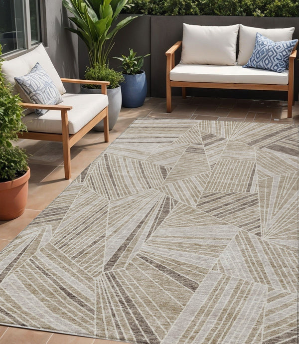 Homeroots 3' Stylish Geometric Beige Brown And Ivory Washable Area Rug For Indoor And Outdoor Spaces 5' X 8' Polyester 594750