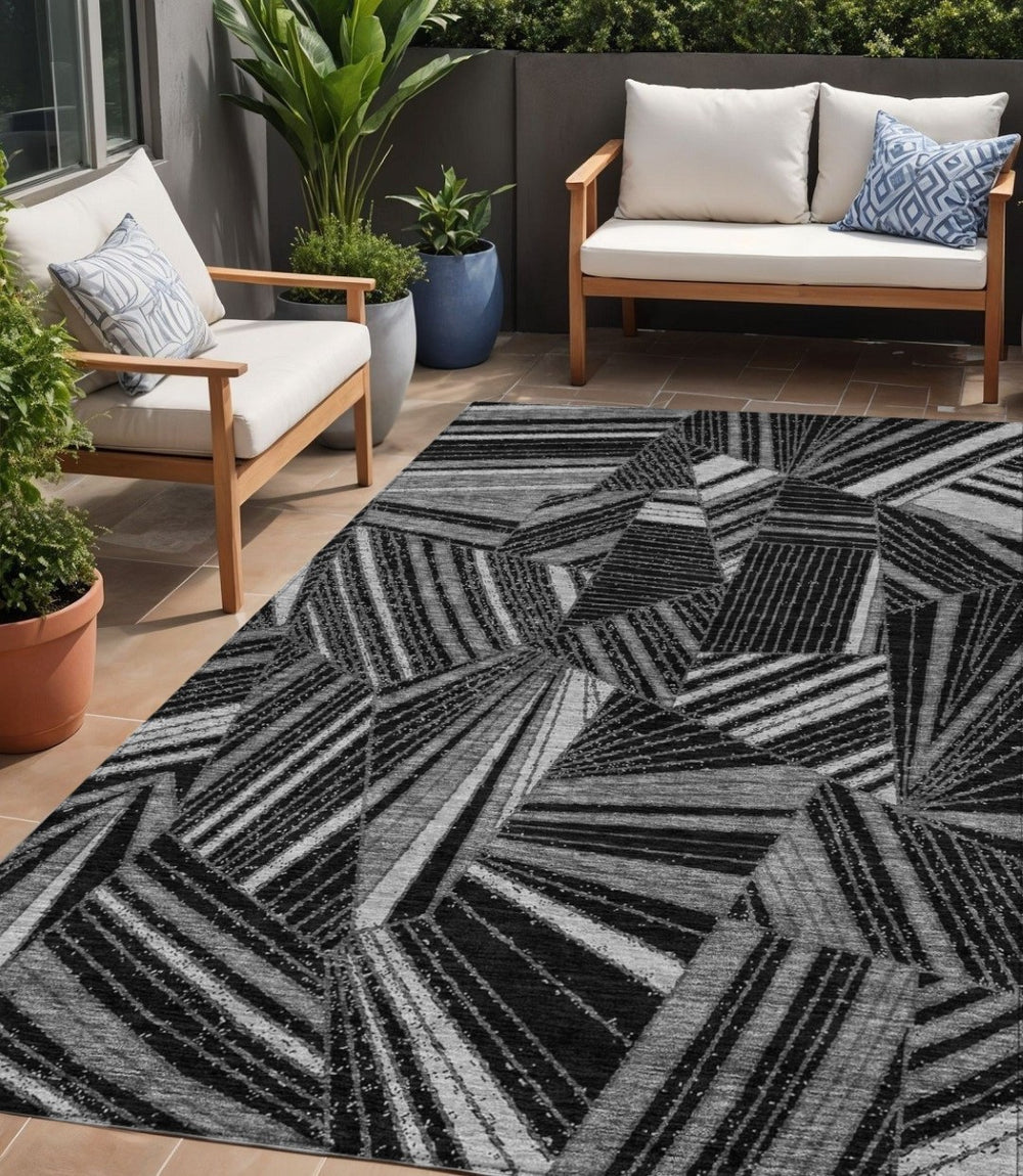 HomeRoots 5' Black and Gray Geometric Area Rug - Washable, Durable, Stylish for Indoor and Outdoor Spaces 5' X 8' 594756