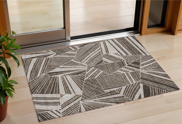 Homeroots 3' Stylish Geometric Beige Brown And Ivory Washable Area Rug For Indoor And Outdoor Spaces 3' X 5' Polyester 594761