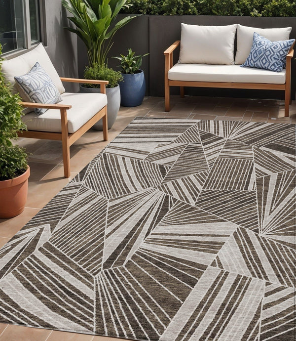 Homeroots 3' Stylish Geometric Beige Brown And Ivory Washable Area Rug For Indoor And Outdoor Spaces 5' X 8' Polyester 594762