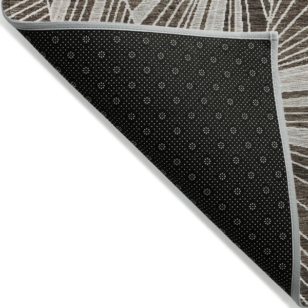 Homeroots 3' Stylish Geometric Beige Brown And Ivory Washable Area Rug For Indoor And Outdoor Spaces 5' X 8' Polyester 594762