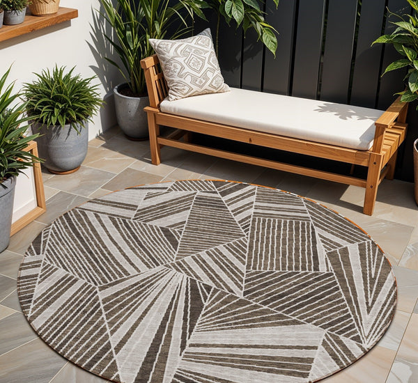 Homeroots 3' Stylish Geometric Beige Brown And Ivory Washable Area Rug For Indoor And Outdoor Spaces 8' Round Polyester 594763
