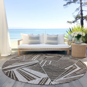 Homeroots 3' Stylish Geometric Beige Brown And Ivory Washable Area Rug For Indoor And Outdoor Spaces 8' Round Polyester 594763