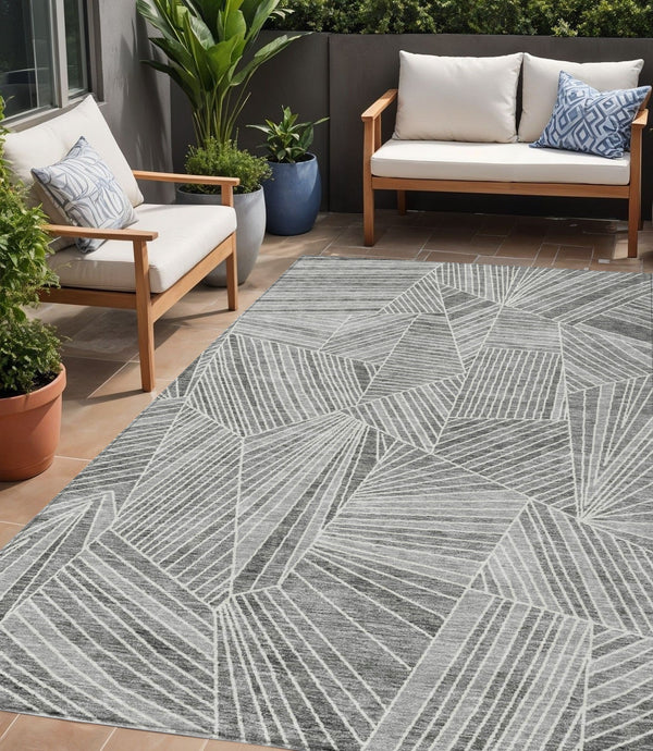Homeroots 3' Stylish Geometric Beige Brown And Ivory Washable Area Rug For Indoor And Outdoor Spaces 5' X 8' Polyester 594792