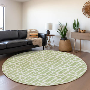 Homeroots 3' Artichoke Green And Ivory Geometric Washable Area Rug For Indoor And Outdoor Spaces 8' Round Polyester 594823